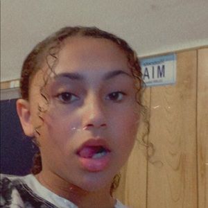 Meet your Posher, Mia